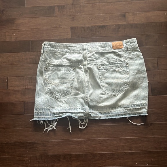 Super cute blue and white striped skirt - Picture 3 of 5